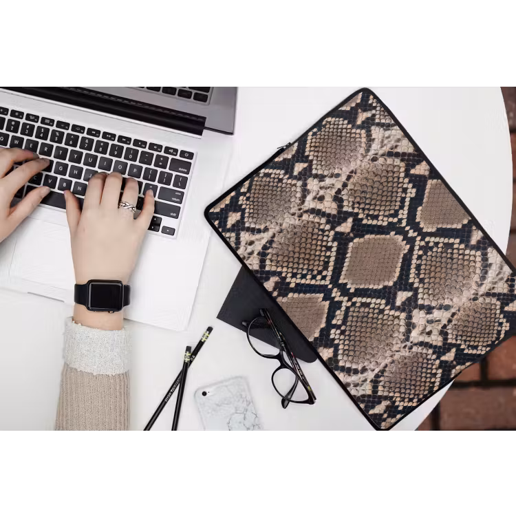 Slangenprint - Python - Bruin laptophoes neopreen klein -bureau