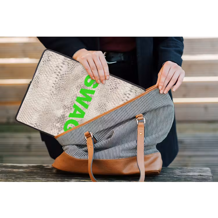 Slangenprint - SWAG - Neon - Groen laptophoes neopreen klein -tas