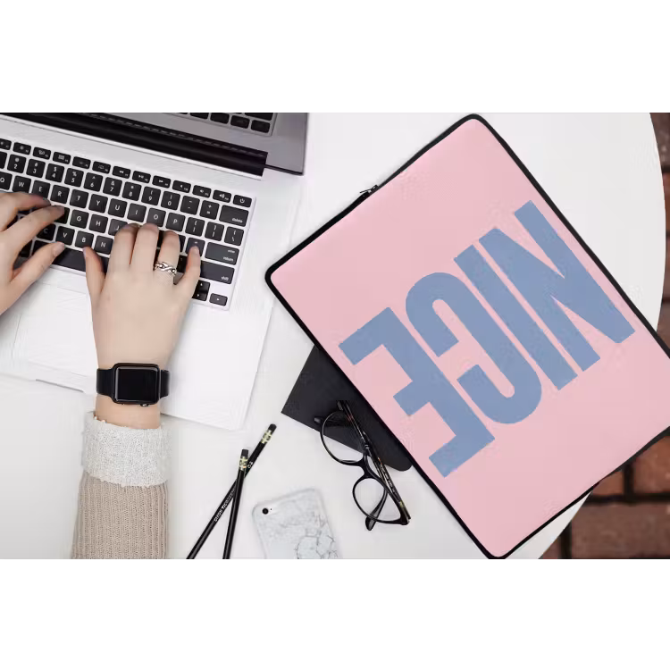 Nice - Paars - Roze laptophoes neopreen klein -bureau