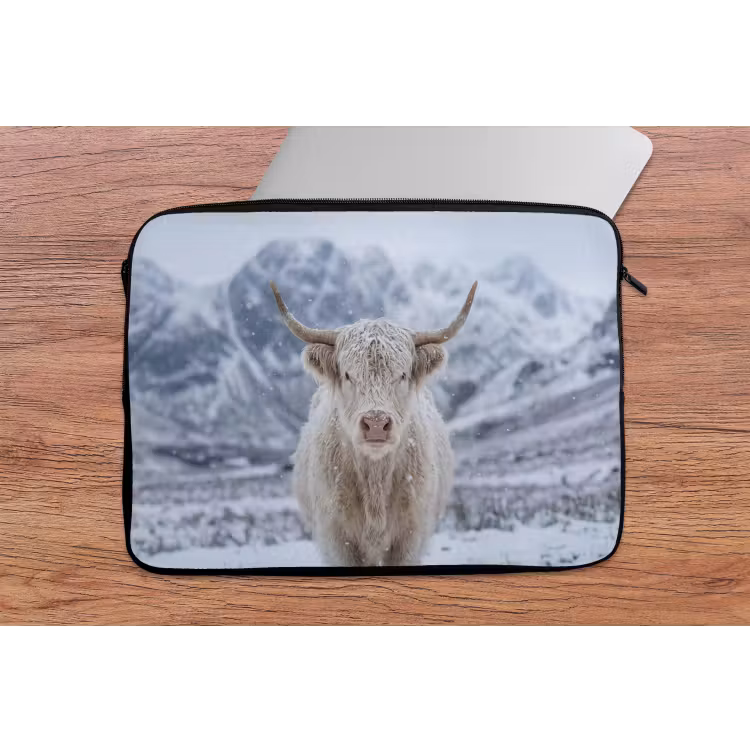 Schotse Hooglander - Sneeuw - Bergen - Winter laptophoes neopreen klein -tafel