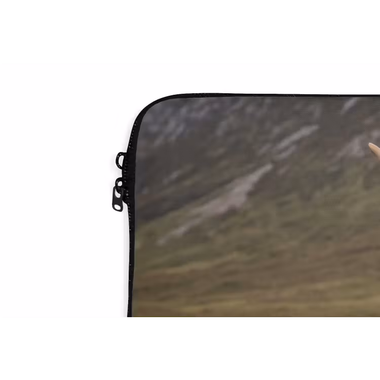 Schotse hooglander - Bergen - Grasveld laptophoes neopreen klein -detail