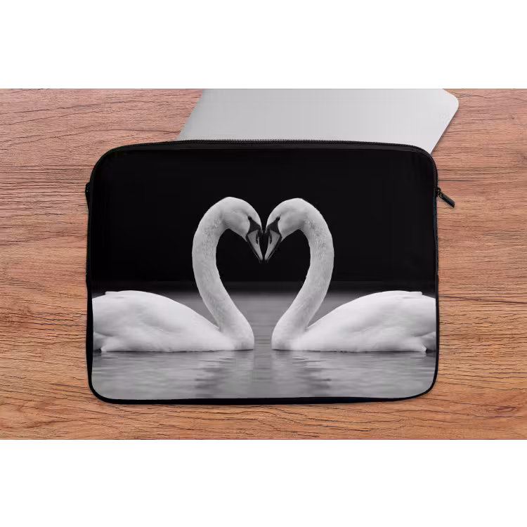 Zwanen - Hart - Zwart - Wit laptophoes neopreen klein -tafel
