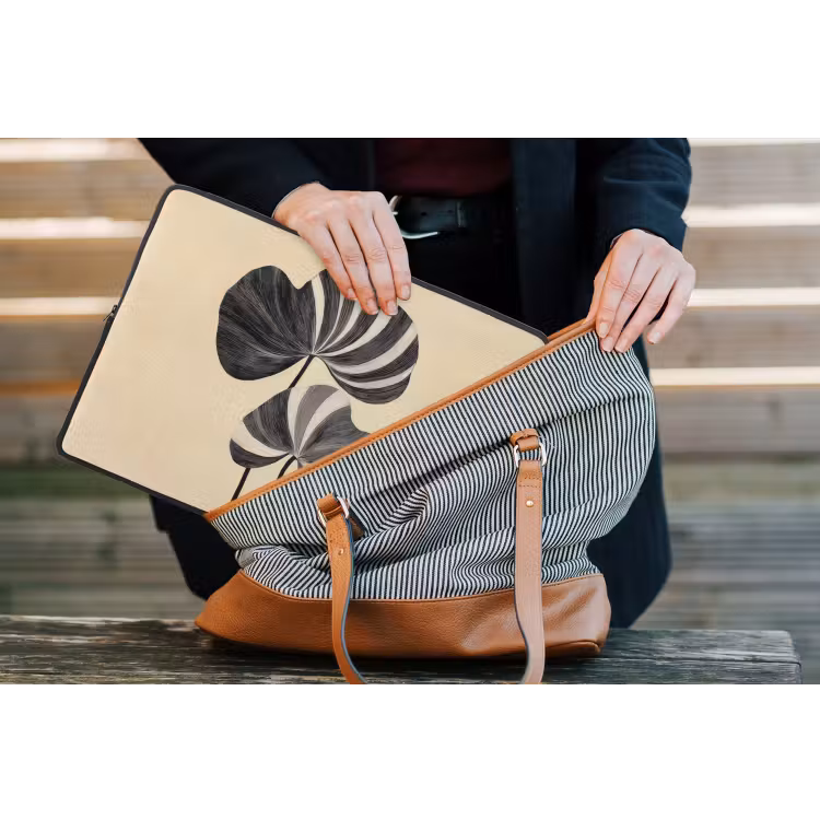 Zwart - Bladeren - Strepen - Minimalistisch laptophoes neopreen klein -tas