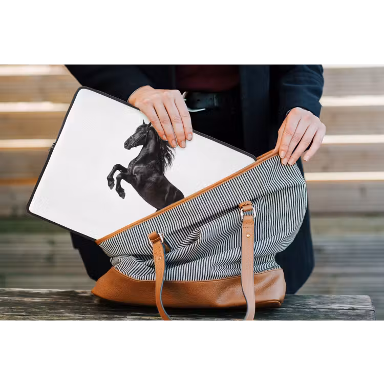 Zwart - Paard - Portret laptophoes neopreen klein -tas