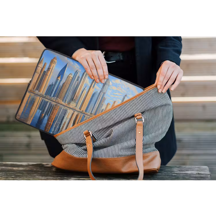 Skyline - Wolkenkrabbers - Water - Blauw laptophoes neopreen klein -tas