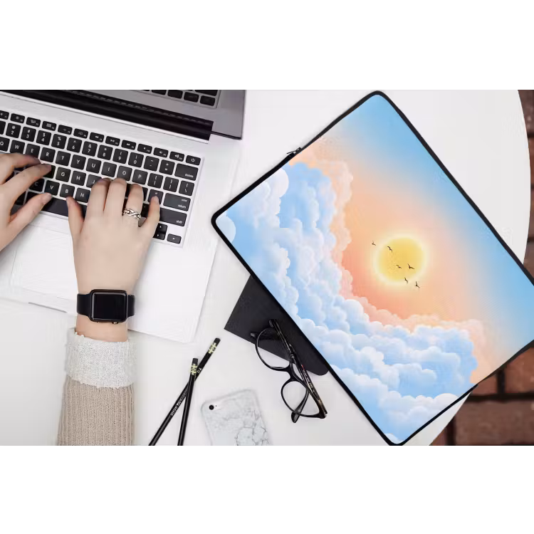 Zon - Vogels - Lucht - Natuur - Geel laptophoes neopreen klein -bureau