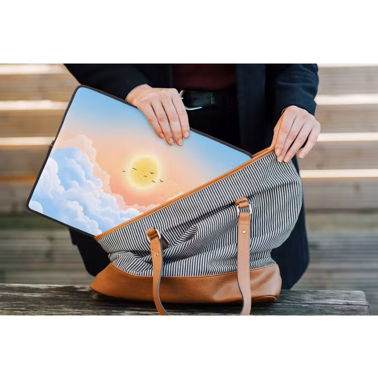 Zon - Vogels - Lucht - Natuur - Geel laptophoes neopreen klein -tas