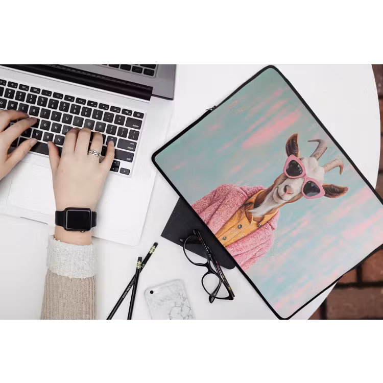 Zonnebril - Roze - Geit - Horen laptophoes neopreen klein -bureau