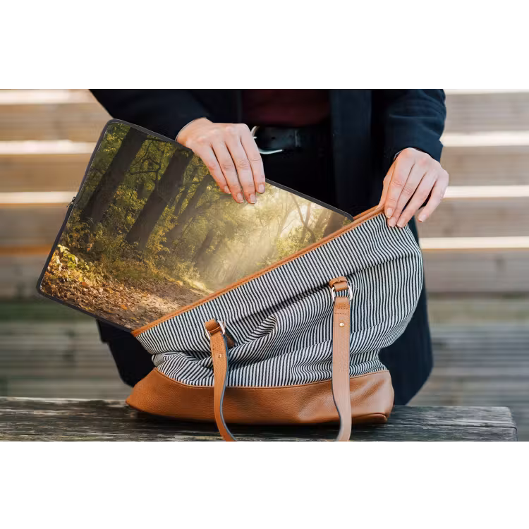 Zonlicht - Bospad - Bomen laptophoes neopreen klein -tas