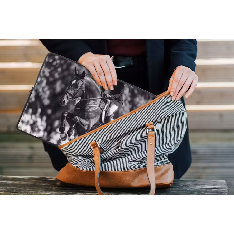 Springen - Paard - Zwart - Wit laptophoes neopreen klein -tas