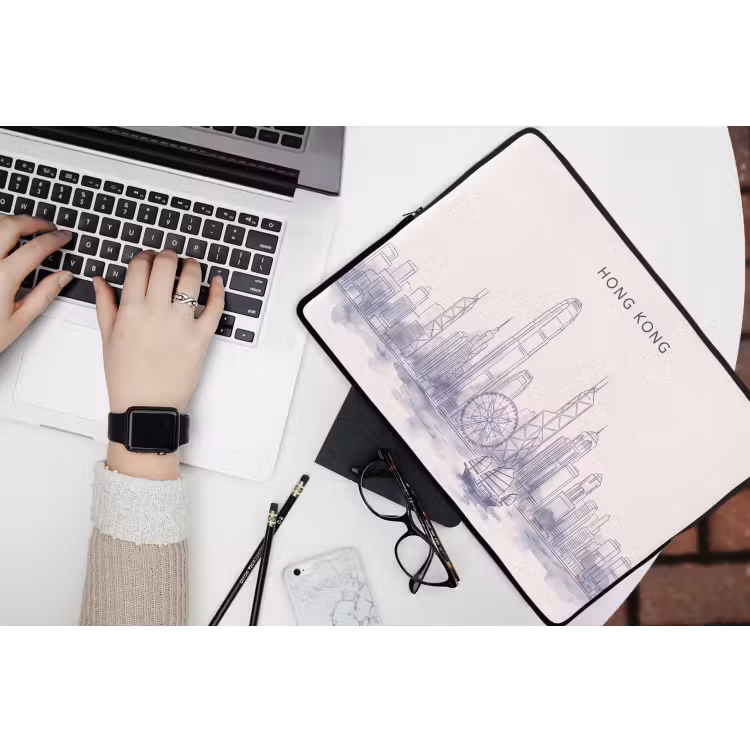 Stad - Skyline - Water - Lijntekening - Blauw laptophoes neopreen klein -bureau