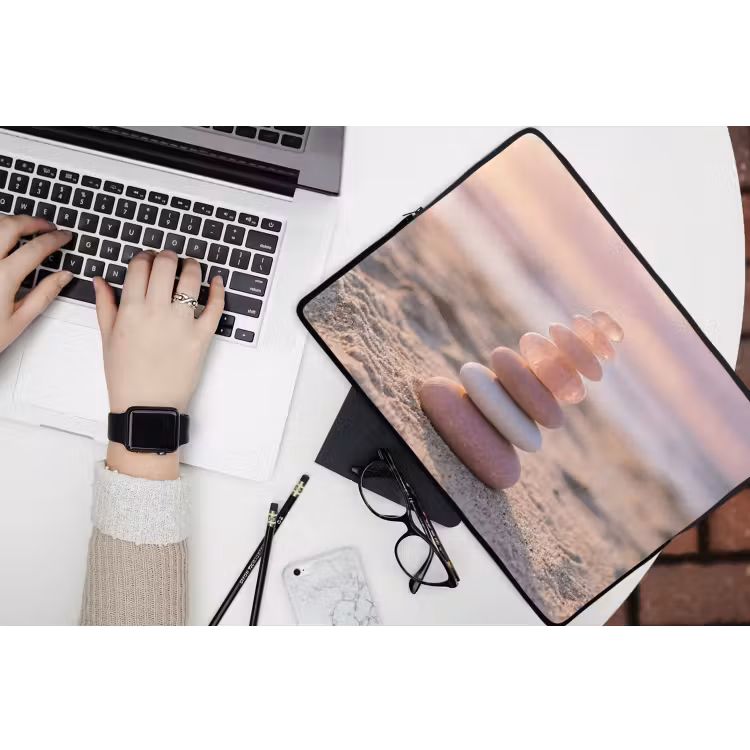 Stenen - Zand - Roze laptophoes neopreen klein -bureau
