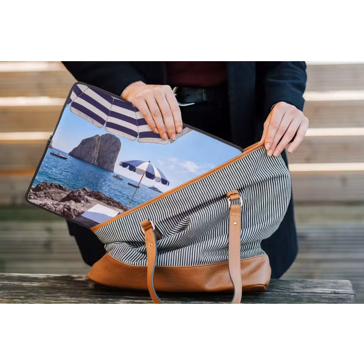 Strand - Ligstoel - Parasol - Zomer - Blauw laptophoes neopreen klein -tas