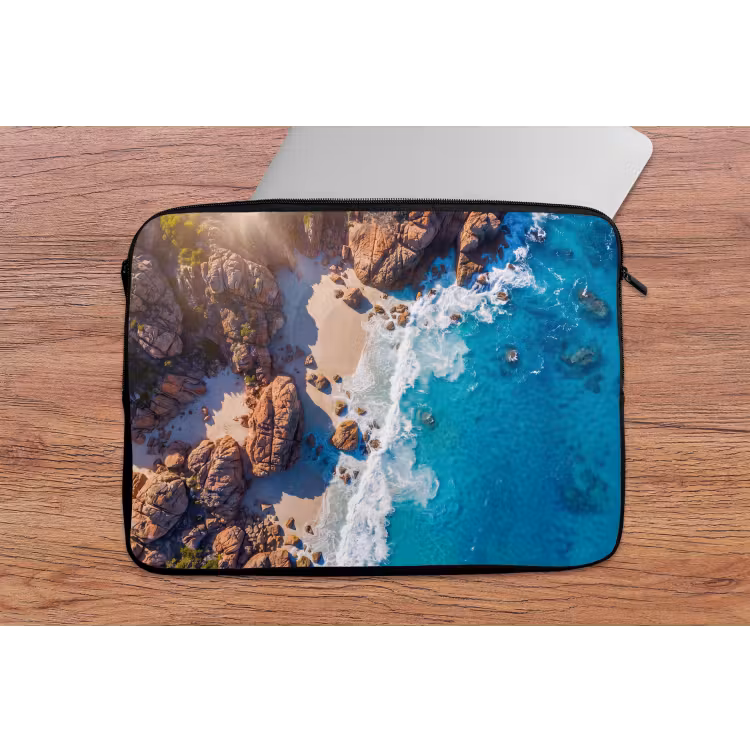 Strand - Zee - Rotsen - Natuur - Blauw laptophoes neopreen klein -tafel