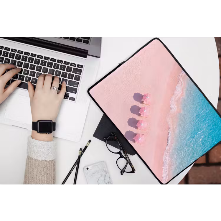 Strand - Roze zand - Zee - Zomer - Natuur laptophoes neopreen klein -bureau