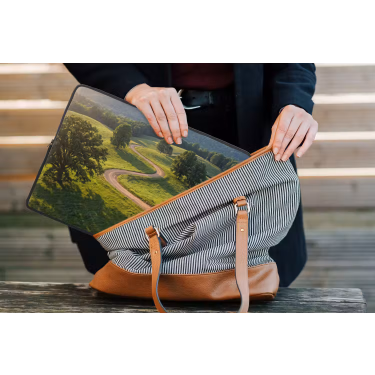 Weg - Weide - Natuur - Groen laptophoes neopreen klein -tas