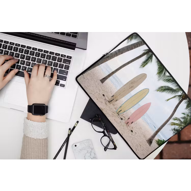 Surfboard - Palmbomen - Kleurrijk laptophoes neopreen klein -bureau
