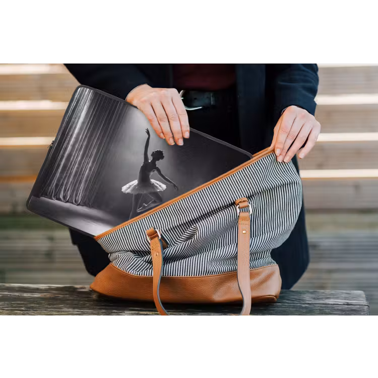 Danser - Podium - Zwart-wit - Kunst - Klassiek laptophoes neopreen klein -tas