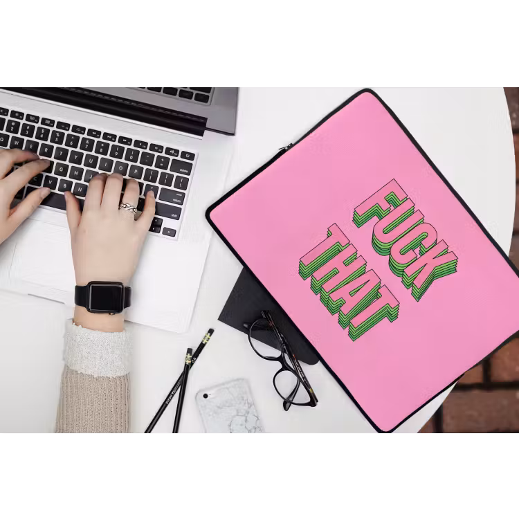 Tekst - Bold - Roze laptophoes neopreen klein -bureau