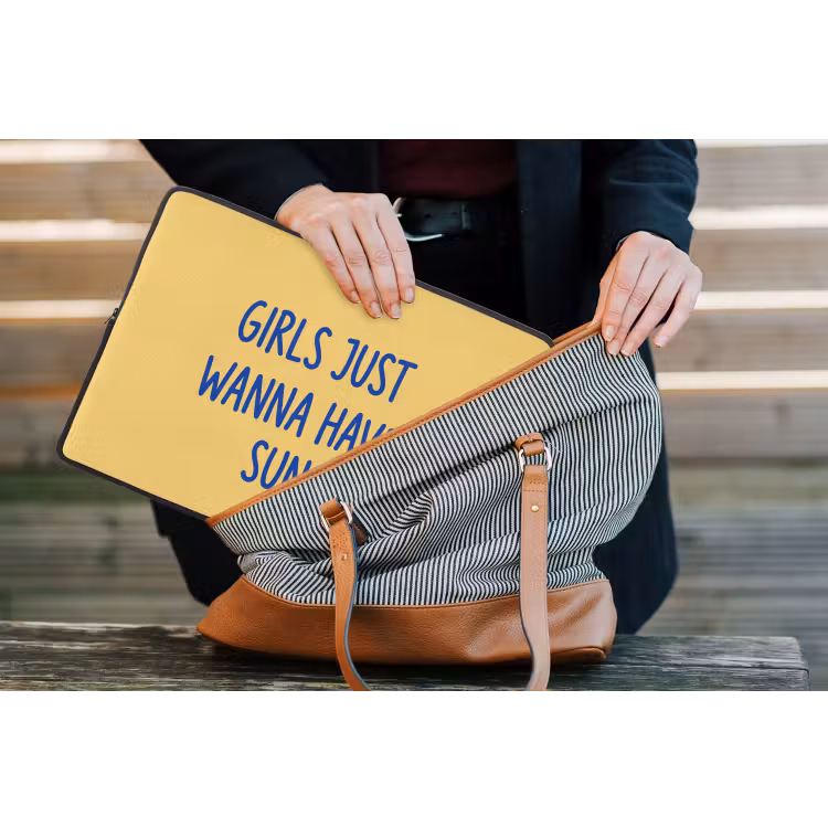 Tekst - Zon - Zomer - Modern - Geel laptophoes neopreen klein -tas