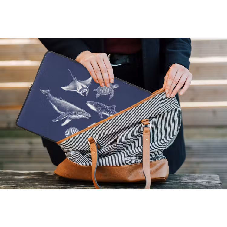 Dieren - Zeeleven - Oceaan - Graveren - Blauw laptophoes neopreen klein -tas