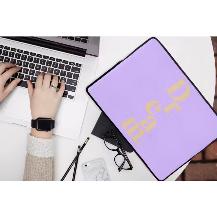 Dream - Paars - Typografisch laptophoes neopreen klein -bureau