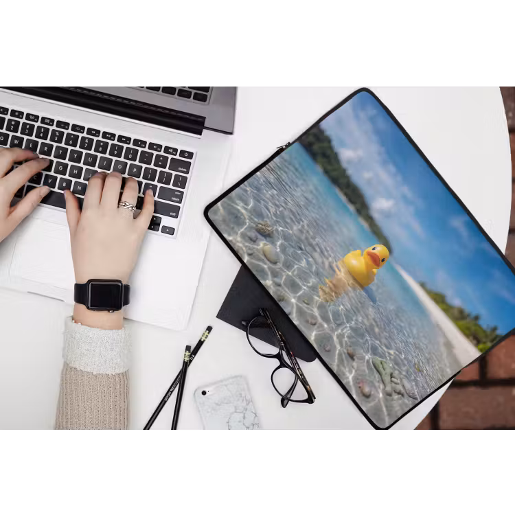 Tropisch - Badeend - geel laptophoes neopreen klein -bureau