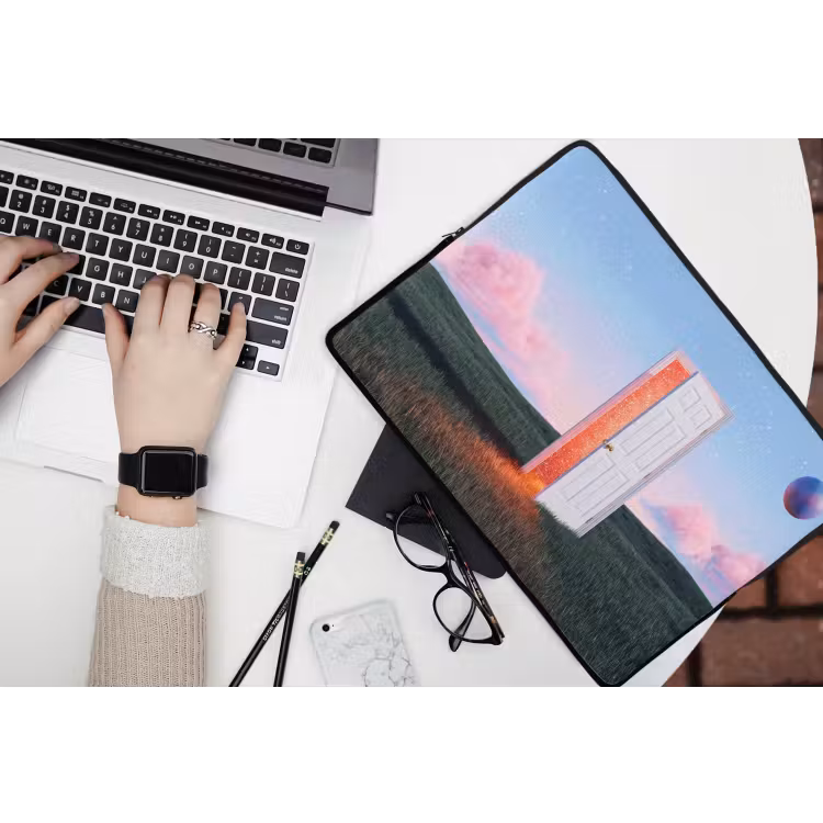 Laptop hülle - Tür – Fantasie – Raum - Deur - Fantasie - Ruimte laptophoes neopreen klein