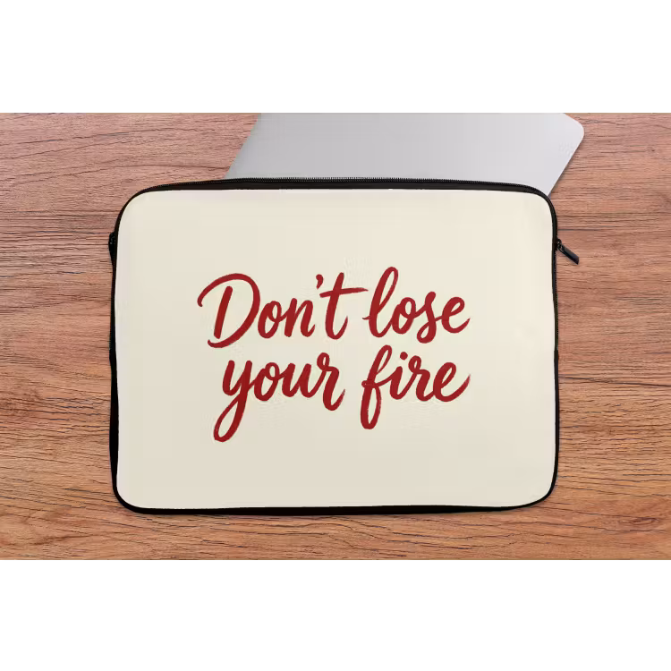 Don't lose your fire - Rood - Wit - Minimalistisch laptophoes neopreen klein -tafel