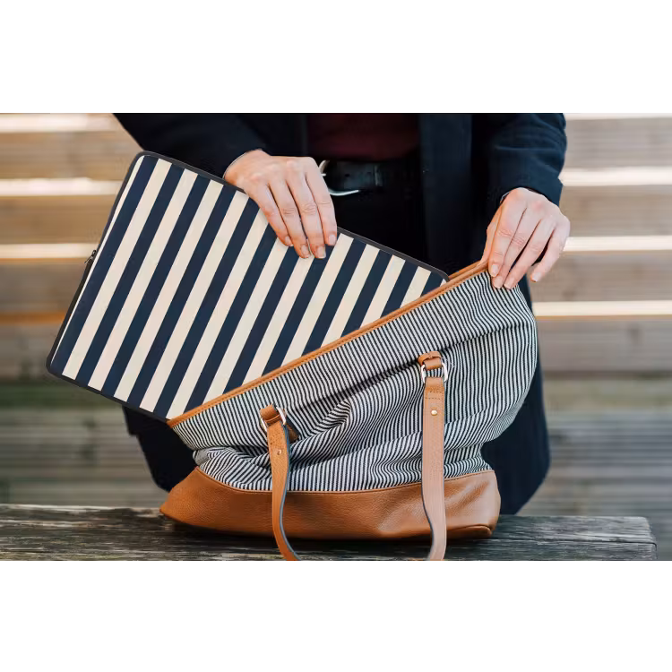 Verticale strepen - Blauw - Crème laptophoes neopreen klein 279 -tas