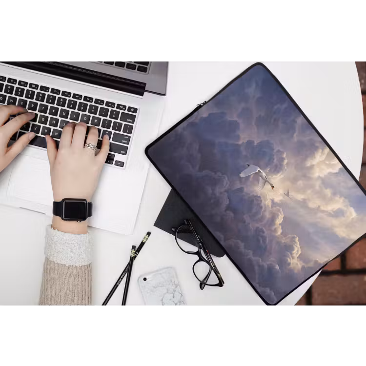 Vogel - Vliegend - Natuur - Wit - Wolken laptophoes neopreen klein -bureau