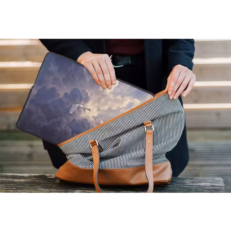 Vogel - Vliegend - Natuur - Wit - Wolken laptophoes neopreen klein -tas