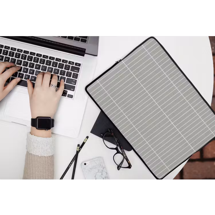 Wandtegel - Verticaal - Lichtgrijs laptophoes neopreen klein 279 -bureau