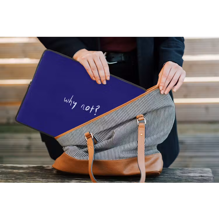 Why not - Blauw - Handgeschreven laptophoes neopreen klein -tas
