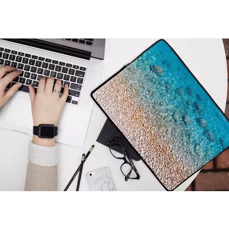 Water - Kiezels - Natuur - Levendig - Turkoois laptophoes neopreen klein -bureau