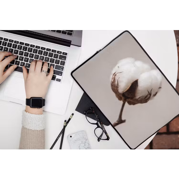 Katoenbol - Minimalistisch - Wit laptophoes neopreen klein -bureau