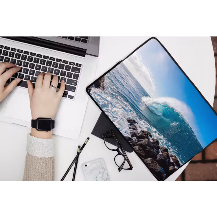 Golf - Oceaan - Brekend - Water - Blauw laptophoes neopreen klein -bureau
