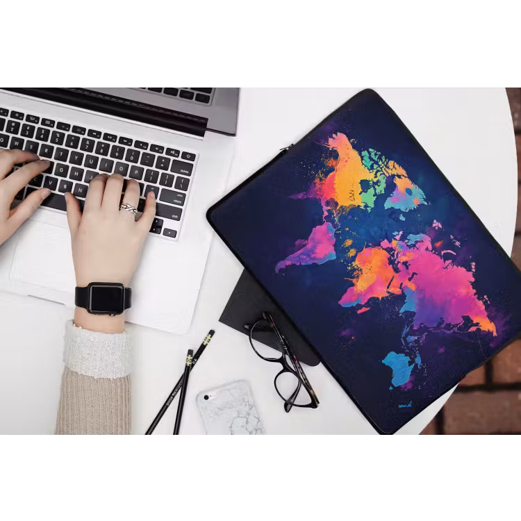 Wereldkaart - Kleurrijk - Graffiti laptophoes neopreen klein -bureau