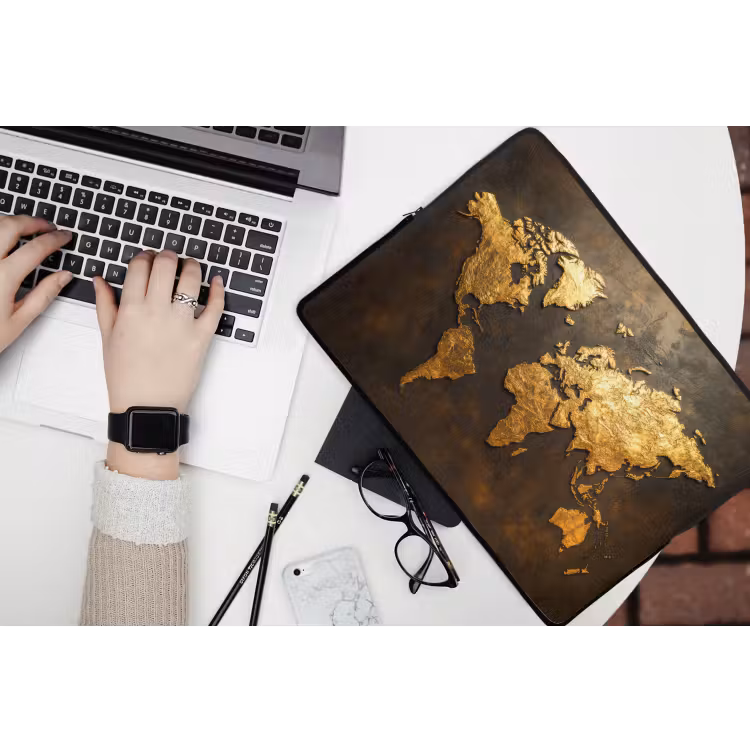 Wereldkaart - Goud - Roest laptophoes neopreen klein -bureau