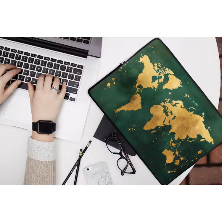 Wereldkaart - Groen - Goud laptophoes neopreen klein -bureau