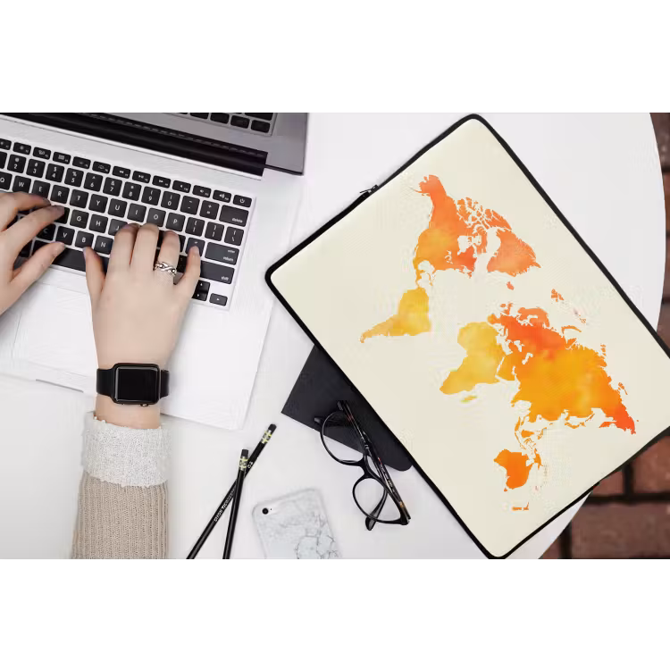 Wereldkaart - Oranje - Kleurrijk laptophoes neopreen klein -bureau