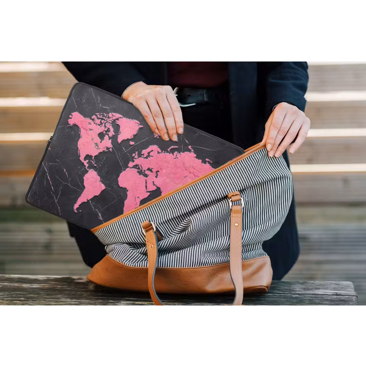Wereldkaart - Roze - Marmer laptophoes neopreen klein -tas