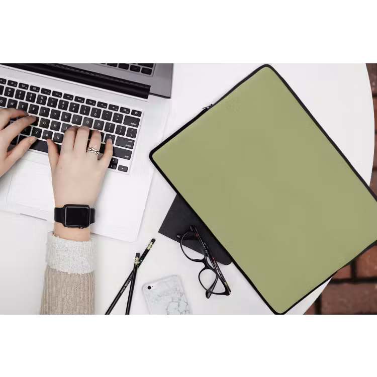Whispering - Sage - Groen laptophoes neopreen klein 279 -bureau