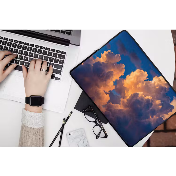 Wolken - Zonsondergang - Natuur - Oranje - Blauw laptophoes neopreen klein -bureau