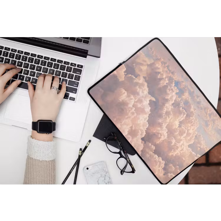 Wolken - Zonsondergang - Natuur - Pastel - Roze laptophoes neopreen klein -bureau