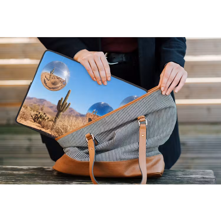 Laptop hülle - Wüste – Spiegelkugel – Kunst - Woestijn - Spiegelbal - Kunst laptophoes neopreen klein