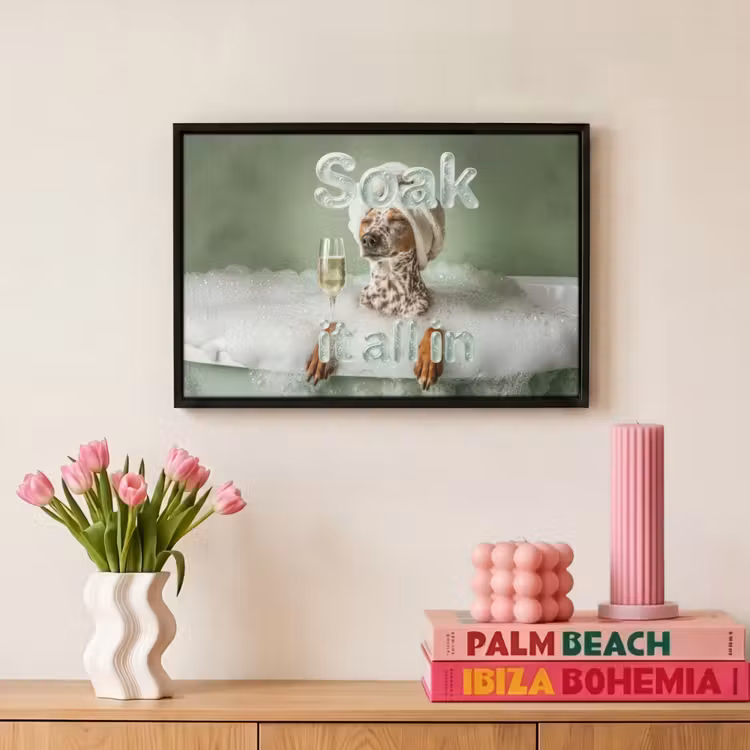 Soak it all in - Hond - Bad Canvas met baklijst klein -atmosphere_sfeer1_global