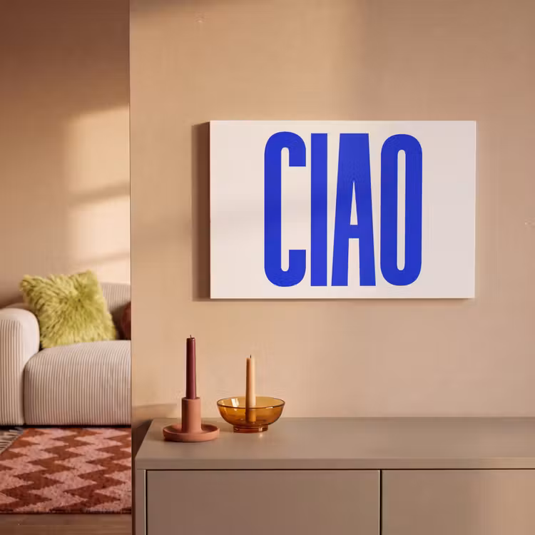 Ciao - Hoofdletters - Blauw - Minimalistisch canvas 2cm klein -sfeer1