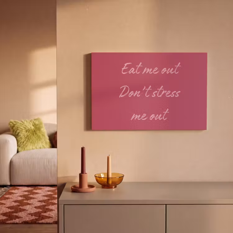 eat me out don't stress me out - Roze - Minimalistisch canvas 2cm klein -sfeer1