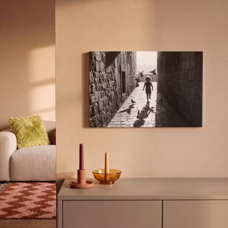 Kind - Vogel - Straat - Zwart-wit - Spelen canvas 2cm klein -sfeer1